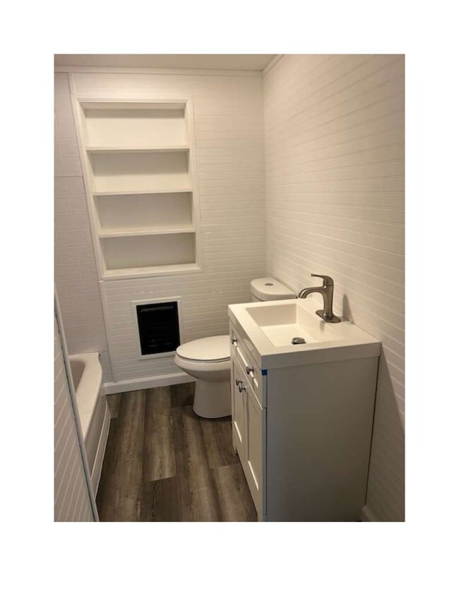 Foto del edificio - 401 Hyde Park Dr