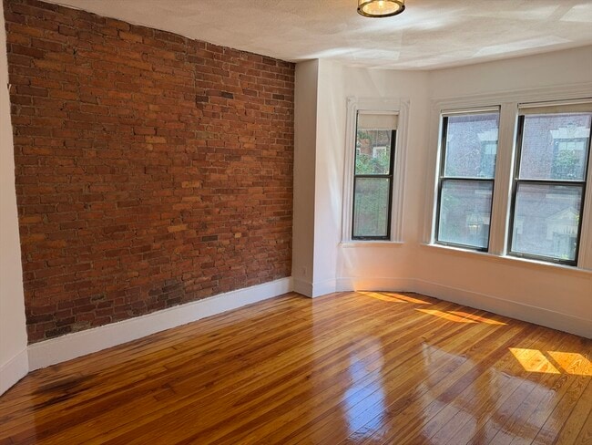 Building Photo - 35 Revere St