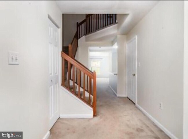 Building Photo - 471 Stonehedge Ln