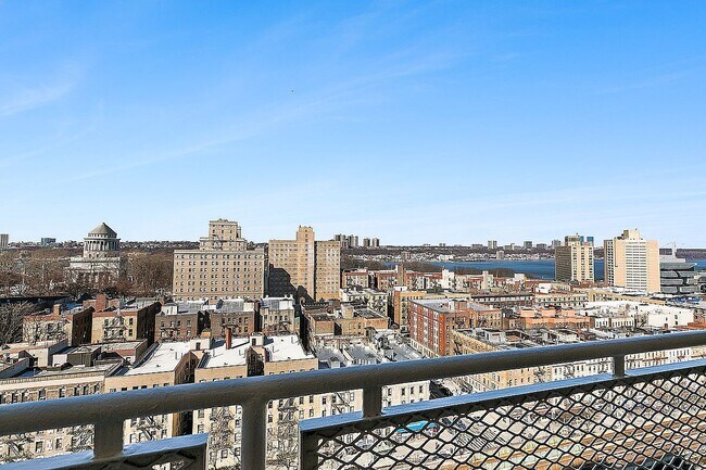 Building Photo - 100 La Salle St