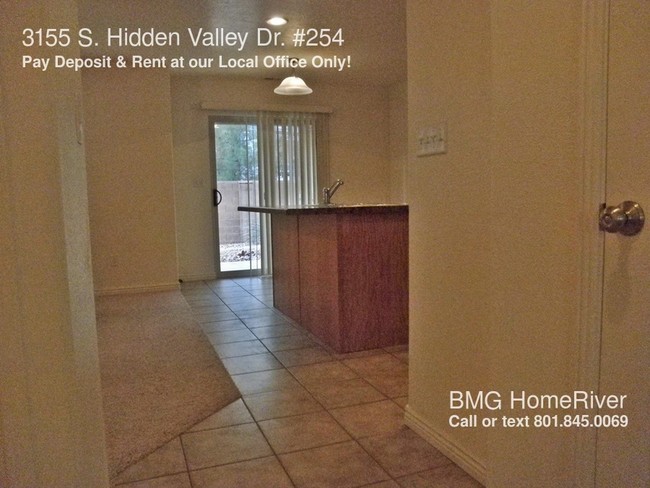 Building Photo - 3155 S Hidden Valley Dr