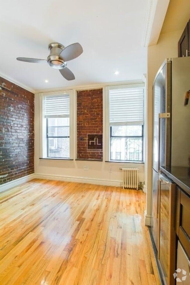Building Photo - Mott Street