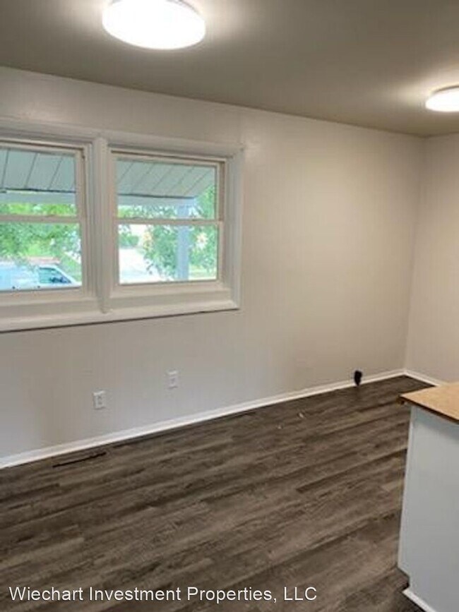 Building Photo - 3 br, 1.5 bath House - 1342 Essex Dr