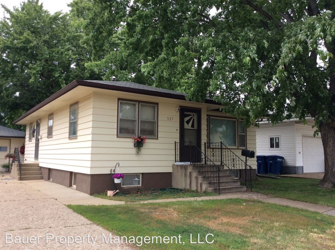 Primary Photo - 327 4th Ave E