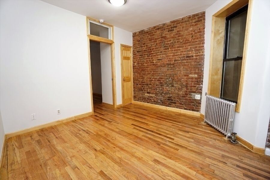 Primary Photo - 261 Broome St