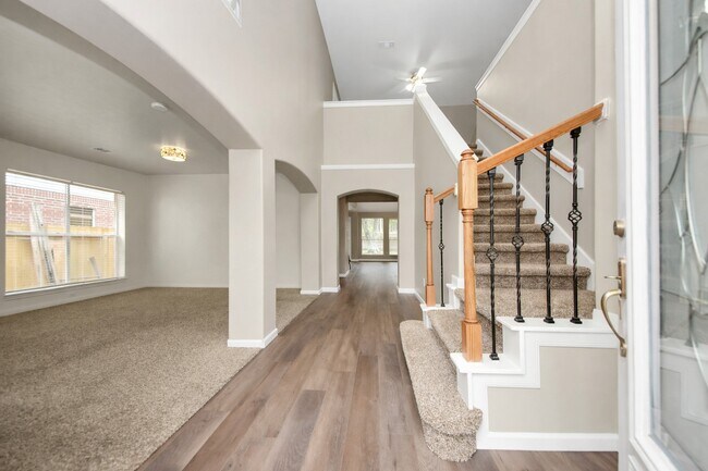 Foto del edificio - 1802 Whispering Forest Dr