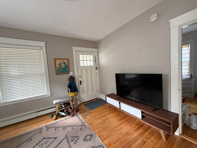 Foto del edificio - Sunny Bungalow in Willard Square