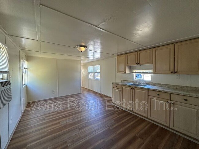 Building Photo - 7849 Suncoast Dr