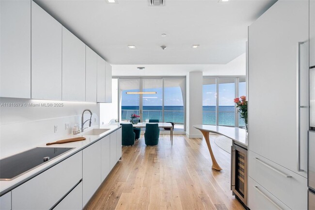 Building Photo - 16901 Collins Ave