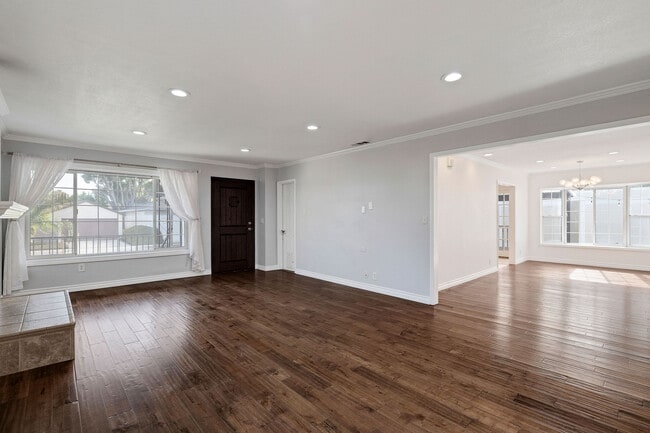 Building Photo - 5525 Wilma St