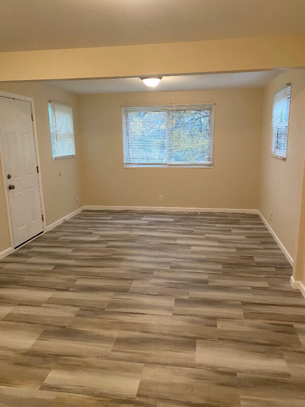 Foto del edificio - 9207 Clarion Dr