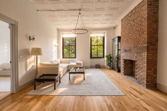 Building Photo - 185 East Broadway-SI ID1541438P
