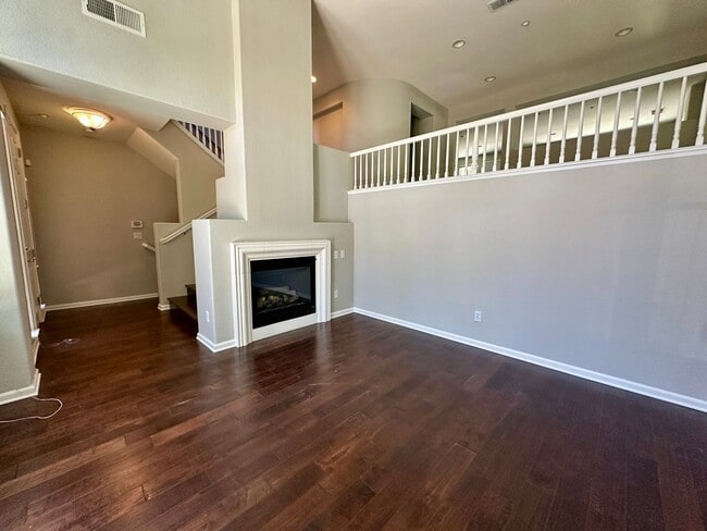 Building Photo - PARKSIDE LUXURY LIVING! CORNER UNIT | MANY...