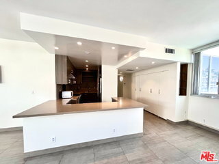 Foto del edificio - 17350 Sunset Blvd