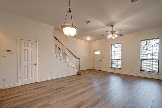 Building Photo - 9104 Lakes at 610 Dr