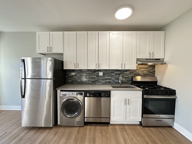 Building Photo - 735 Judson Ave