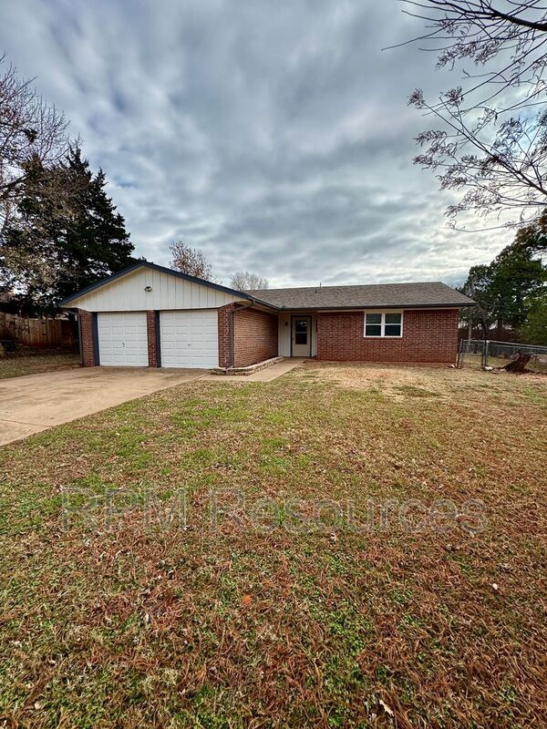 Building Photo - 440 E Carson Ln