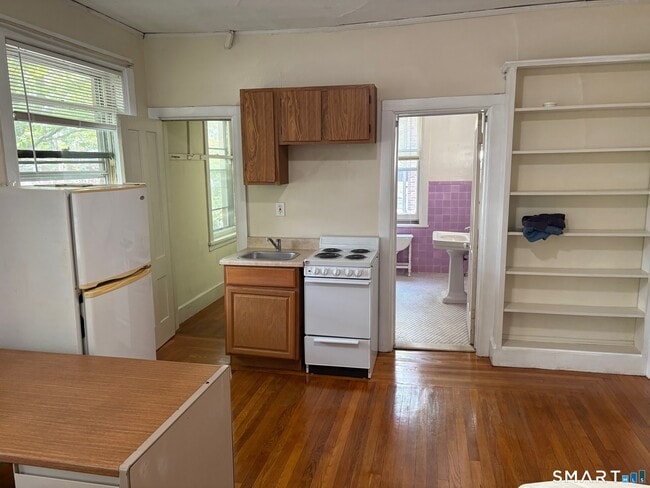 Building Photo - 262 Bradley St