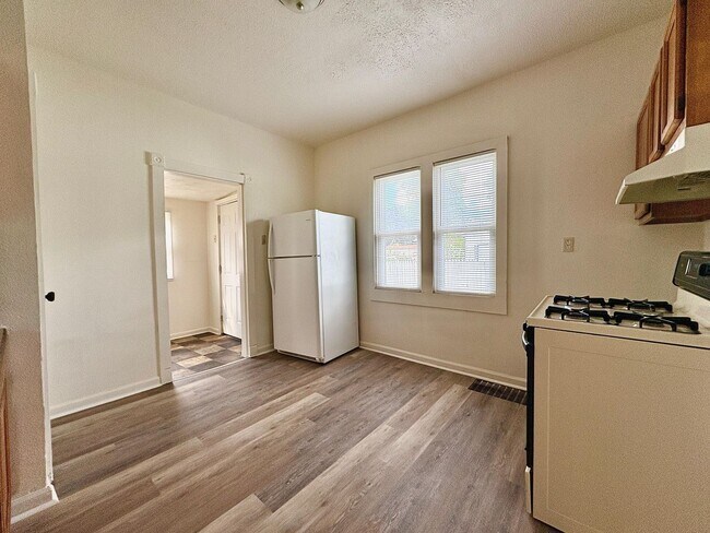 Foto del edificio - 529 S Bendix Dr