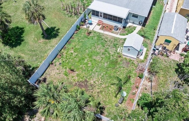 Building Photo - 336 Seaview BCH