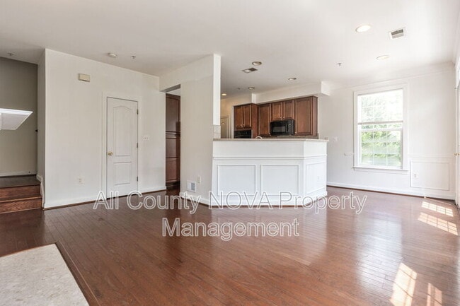Foto del edificio - 3504 Carriage Walk Ln