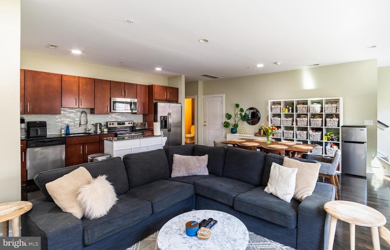 2623 ster St Unit B, Philadelphia, PA 19146 Room for Rent in