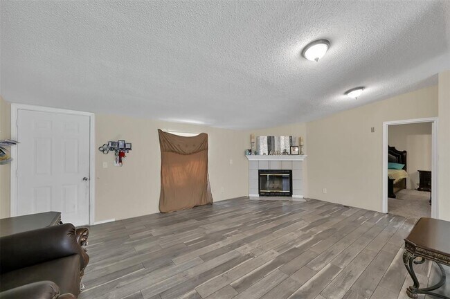 Building Photo - 15635 W Relza Dr