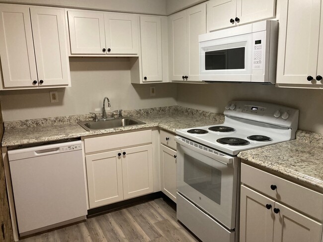 Building Photo - 512 Kellywood Mnr