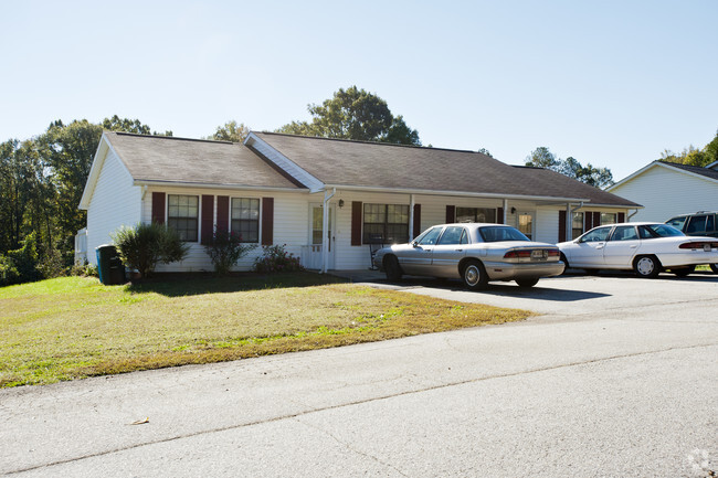 Building Photo - Town & Country Apartments