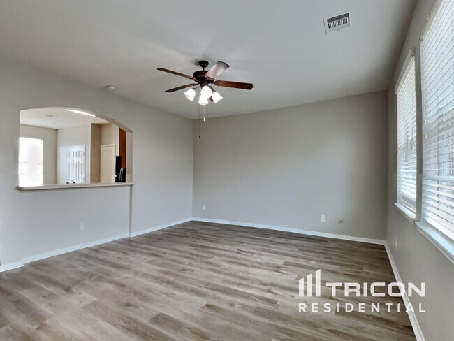 Foto del edificio - 4035 Mossy Spring Ln