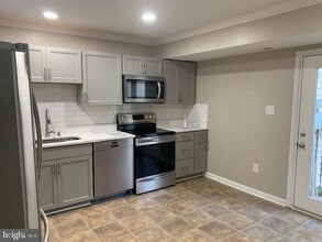 Building Photo - 5242 Magnolia Pl