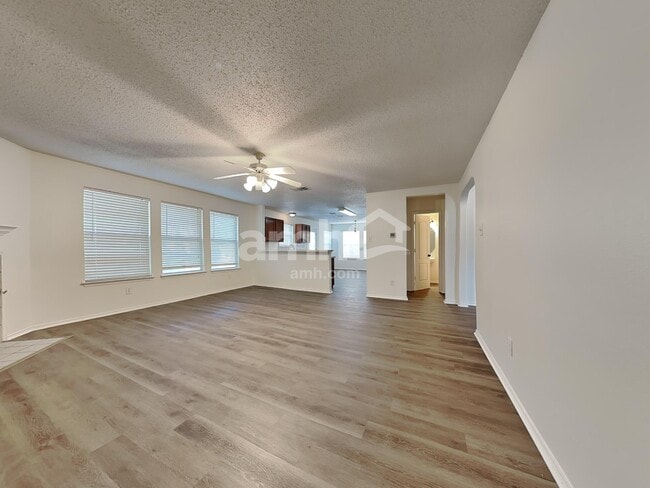 Building Photo - 163 Southlake Dr