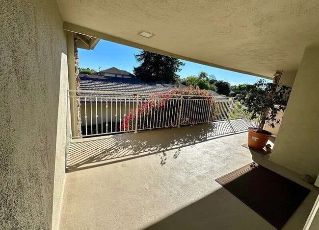 Building Photo - 305 Moreton Bay Ln