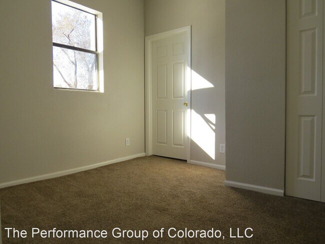 Foto del edificio - 3 br, 1 bath House - 801 E 6th St