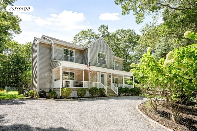 Building Photo - 8 Winterberry Ln