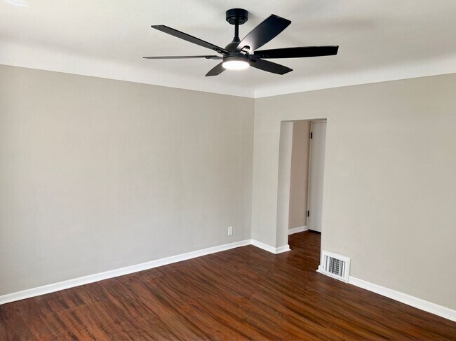 Foto del edificio - 1928 Macklind Ave