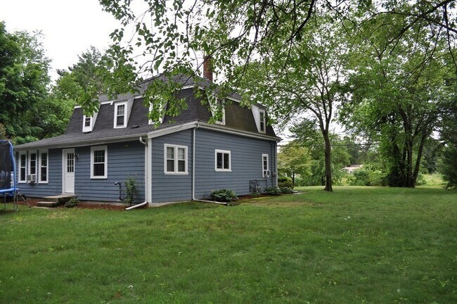 Foto del edificio - 84 Lake Rd