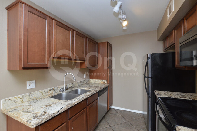 Building Photo - Scottsdale Condo! Sunscape!!