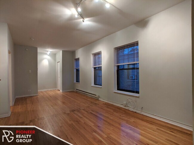 Building Photo - 660 W Cornelia Ave