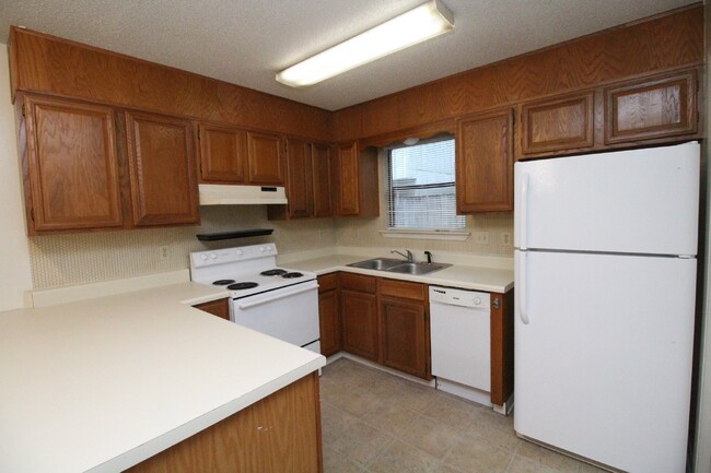 Foto del edificio - 2 bedroom 1.5 bathroom townhome in SE Pens...