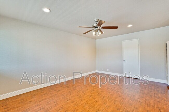 Foto del edificio - 4545 Moorpark Ave