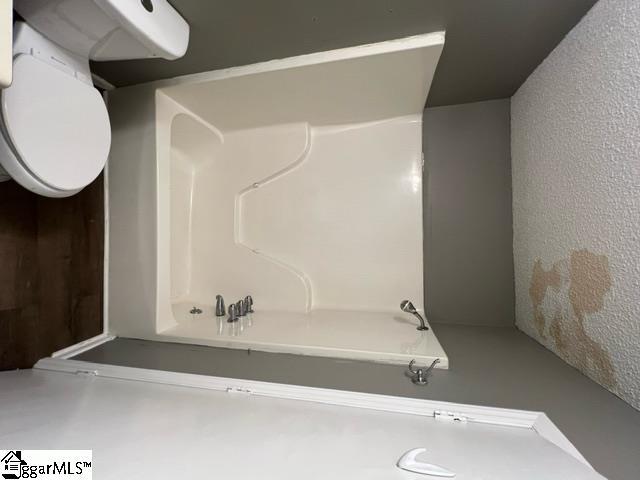 Building Photo - 18 Lake Dr