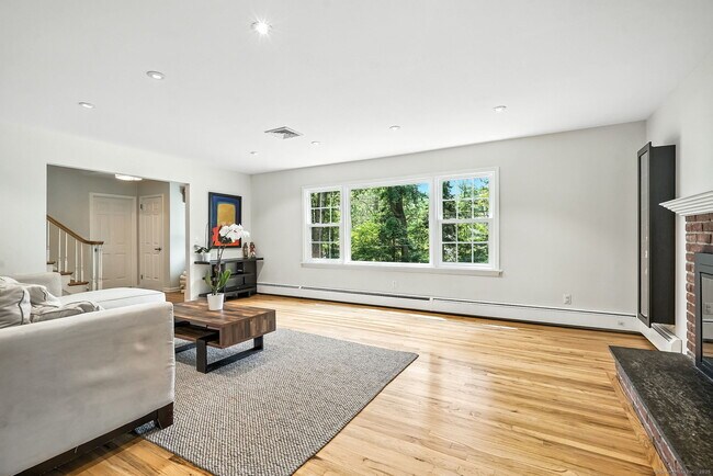 Building Photo - 163 MacGregor Dr