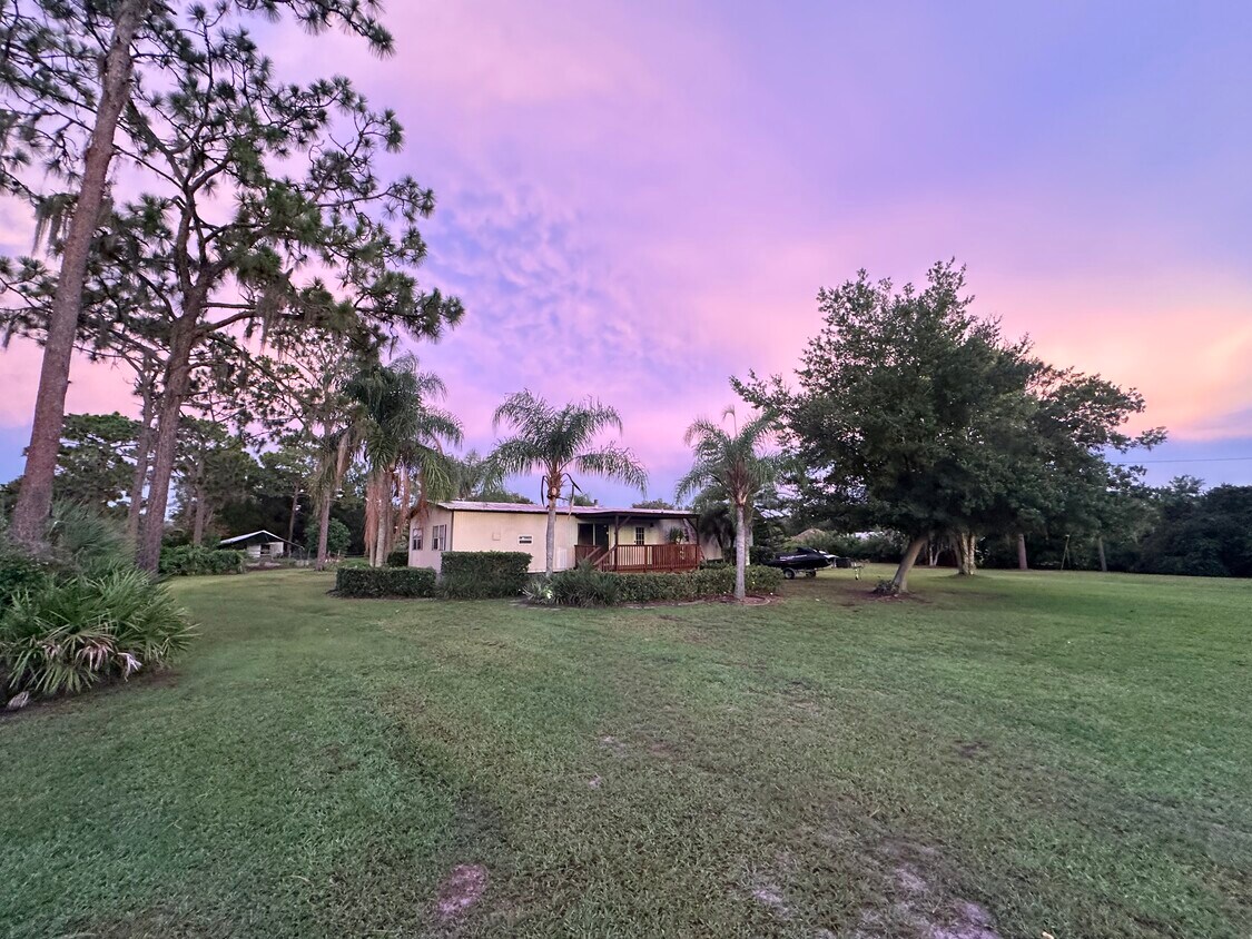 Foto principal - 3455 Imperial Ave
