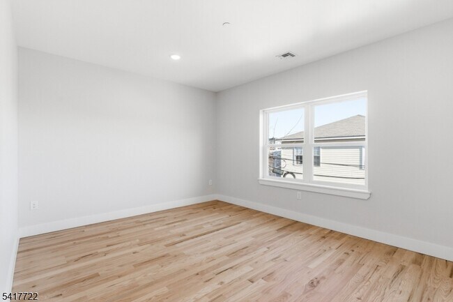 Building Photo - 34 Elizabeth Ave