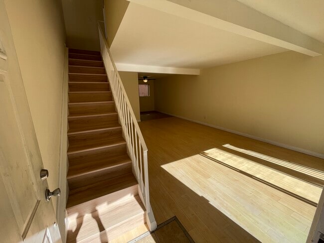 Foto del edificio - 719 N Eucalyptus Ave