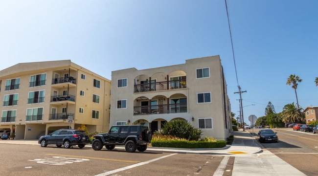 2nd Floor Corner Unit - 4092 Crown Point Dr