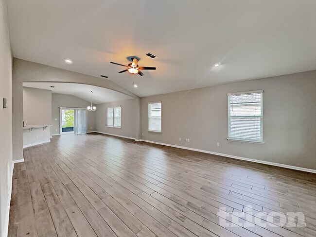 Building Photo - 606 Northside Dr S