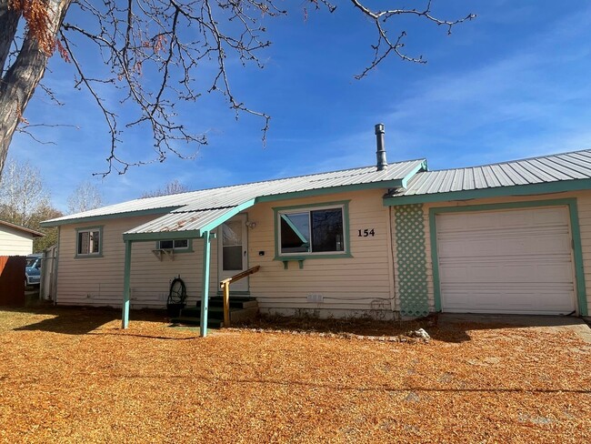 Building Photo - Three Bedroom Bayfield House with Large Fe...