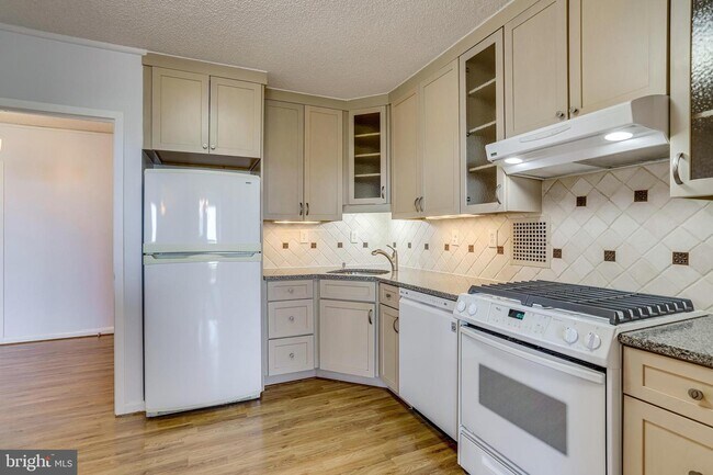 Building Photo - 3701 S George Mason Dr
